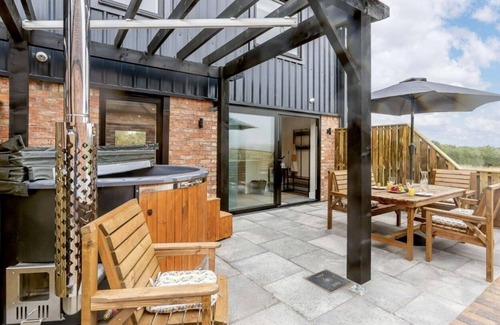 Moreton Valence Cottage | Buck Cottage-Disabled Access-3 Bed-Hot Tub-Pets