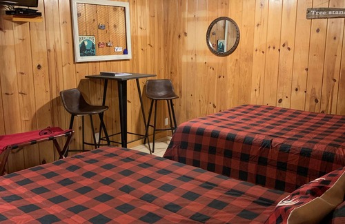Wellston Hotel | Buck Stop at The Black Bear Inn Satellite, WiFi, Near River & Hiking Trails!