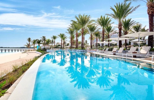Nassau Hotel | Bucket List Stay | Family Friendly Unit w/Balcony! Pool, Onsite Dining, Bar!