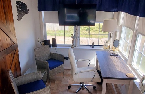 Port Clinton House | Buckeye Bungalow Charming and cozy cottage, close to everything