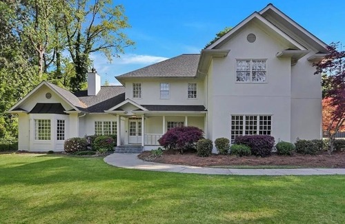 Tuxedo Park House | Buckhead Gallery house. An exclusive haven for discerning creatives.