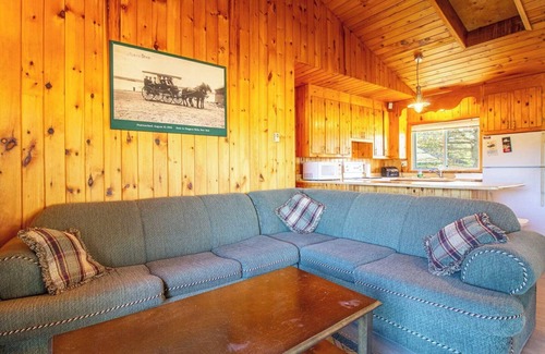 Trent Lakes Cottage | Buckhorn Angelfire Resort - Osprey