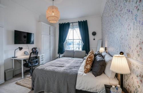 Westminster Apartment | Buckingham Palace 4br Family Stay & Cathedral View