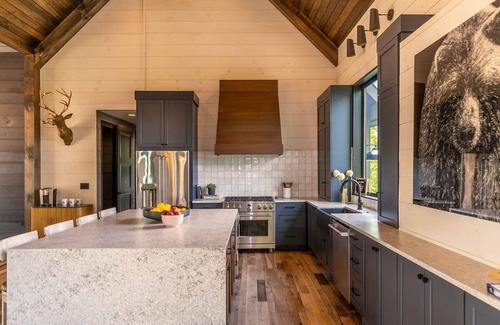 Elk Park House | Bucks and Bunnies at Eagles Nest - new, luxury with huge views, hot tub