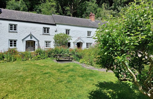 Bucks Mills Cottage | Bucks Mills, Devon coastal retreat 500m from dog-friendly beach & woodland walks