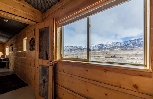 Wapiti Cabin | Buckshots Bunkhouse in the Wapiti Valley