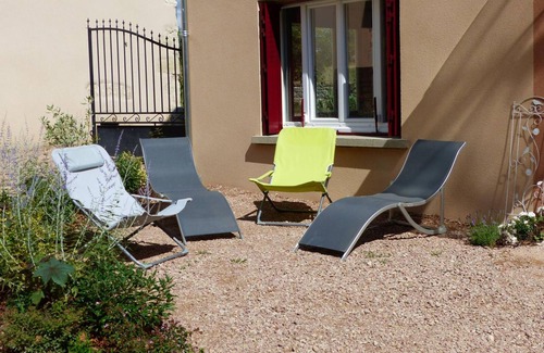 Vicq Cottage | Bucolic Charm: Renovated Farmhouse for Families