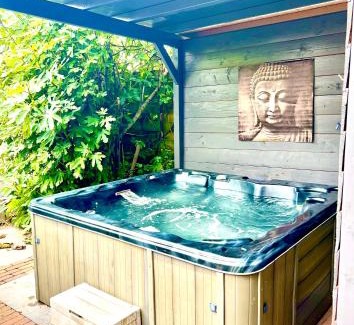 Vijfhuizen Ski Chalet | Buddha style family house & jacuzzi & sauna near Amsterdam