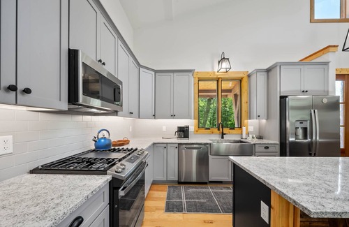 Banner Elk Cabin | Buddys Cabin - Cozy Contemporary Cabin in The Lodges at Eagles Nest