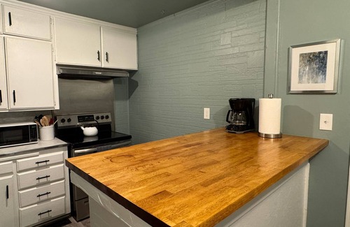 Midwest City Apartment | Budget 2BR Stay Near Tinker AFB | $1800/month #L1 | Full Kitchen