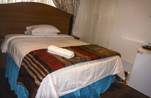Kempton Park House | Budget Accommodation at OR Tambo International Airport
