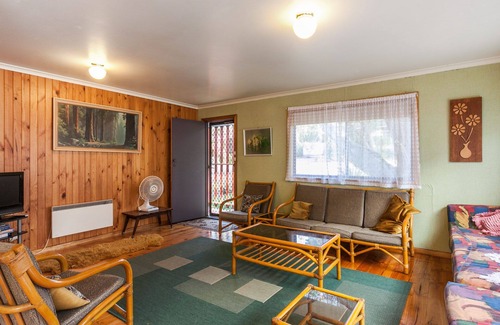 Anglesea House | Budget Accomodation S