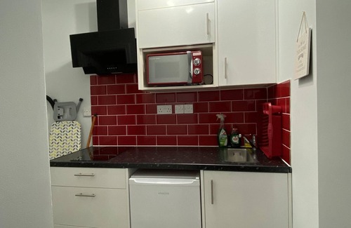 Stepney Green Apartment | Budget Comfortable Studio In City Center for 4 PPL