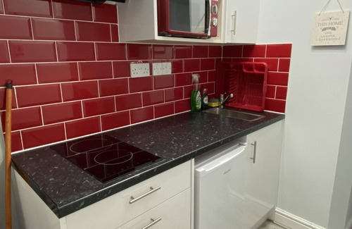 Stepney Green Apartment | Budget Comfortable Studio In City Center for 4 PPL