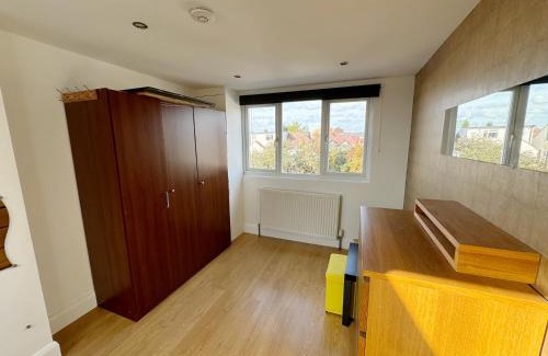 North Acton House | Budget Double Room in Acton, Near Central London & Heathrow