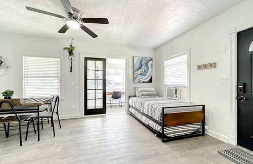 Wadeview Park House | Budget-Friendly 1BR Prime Orlando Location