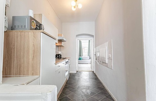 Rudolfsheim-Funfhaus Apartment | Budget-Friendly 2+1 Haven: Central Vienna Delight