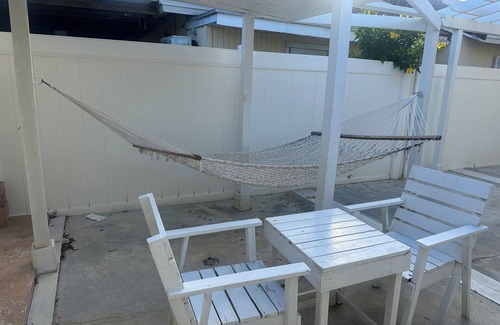 Nassau House | Budget friendly accommodation/Nassau 4 Solo Travelers only. Please read all TKS.