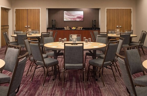 Bridle Trails House | Budget-Friendly Getaway! 2 Modern Units, Pet-Friendly, with Indoor Pool!