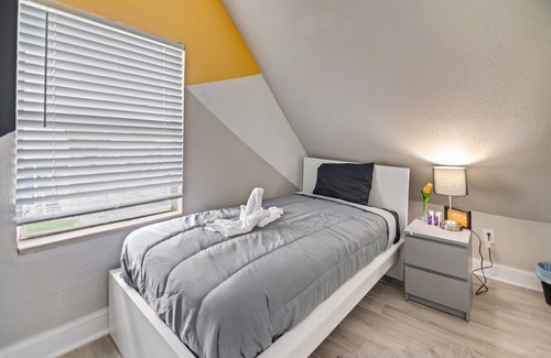 Ybor City House | Budget Friendly Historic Bungalow - 7 Bedrooms