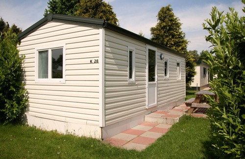 Terwolde House | Budget-friendly mobile home for 4 people, simply furnished.
