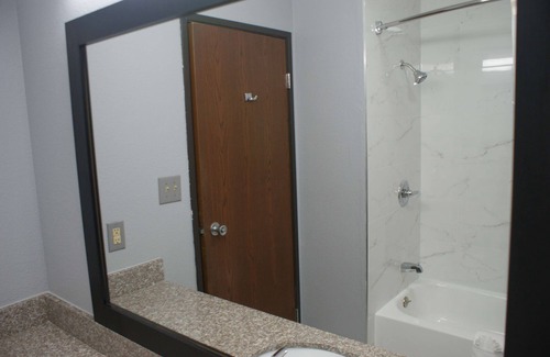Van Buren Hotel | Budget-friendly Room Perfect for Couple Stay | Complimentary Breakfast