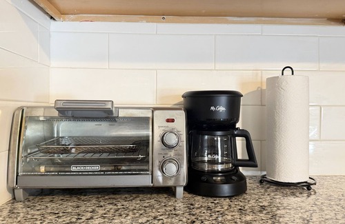 Central Oklahoma City Apartment | Budget-Friendly Studio | $1500/month #20-3 | Full Kitchen + Queen Bed