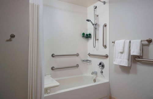 Norcross Hotel | Budget-Friendly Stay in Norcross! 3 Family-friendly Units, Free Parking, Pool