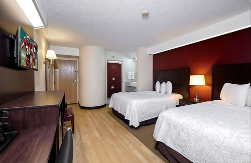 Palm Coast Hotel | Budget-Friendly Suites Close to Florida Agricultural Museum w/Pool & Hot Tub!