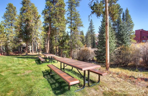 Breckenridge Condo | Budget-Friendly Top Floor Unit in Downtown - Walk to Shopping/Dining | PM7B