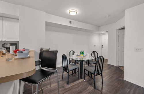 Temple Terrace Condo | Budget Friendly! 1 MI to USF, Free Pool & GYM