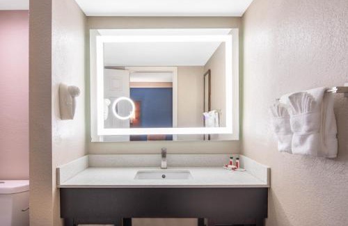 Marietta Hotel | Budget Inn & Suite Atlanta Marietta Stadium