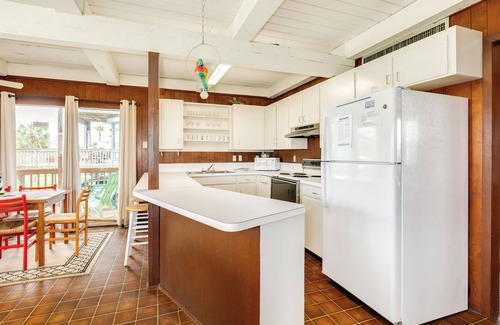 Pirates Beach House | Budget & Pet Friendly Beachside Home w/Easy Walk to Beach