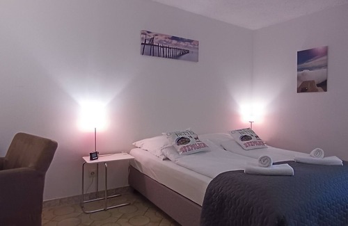 Ruhpolding Apartment | Budget room on the first floor with separate private bathroom (max. 3 people) Room size 22 m²