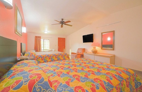 Weslaco Hotel | Budget Room with Essentials Near Weslaco Dining, Parks & Local Attractions