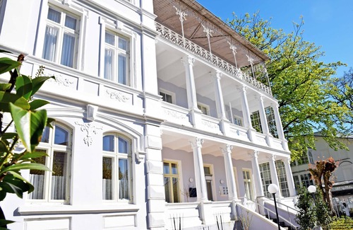 Sellin Cottage | Budget room with shower/WC on corridor 26 - Wilhelms Hostel in Ostseebad Sellin