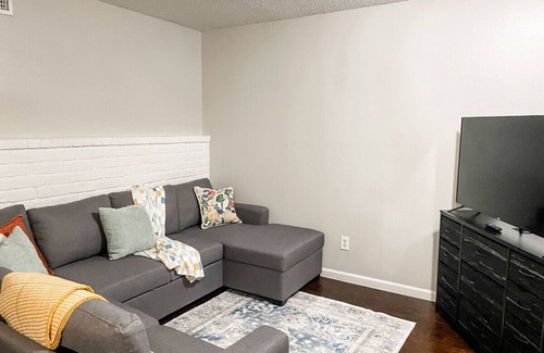 Central City Apartment | Budget Stay - Minutes to Dining, Beach & Downtown