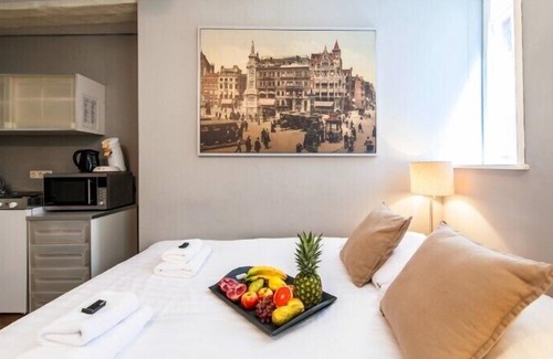 Nieuwmarkt en Lastage Apartment | Budget Studio in the Heart of Amsterdam (2pax)