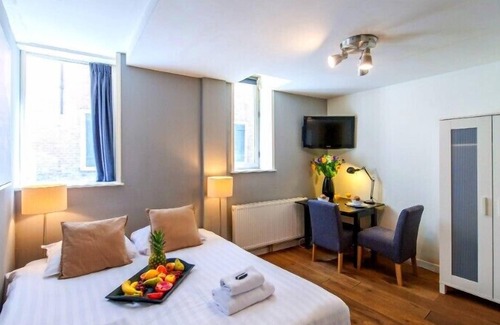 Nieuwmarkt en Lastage Apartment | Budget Studio in the Heart of Amsterdam (2pax)