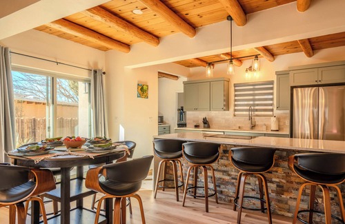 Northeast Santa Fe House | Buen Camino - Walk to The Plaza, Kiva Fireplace