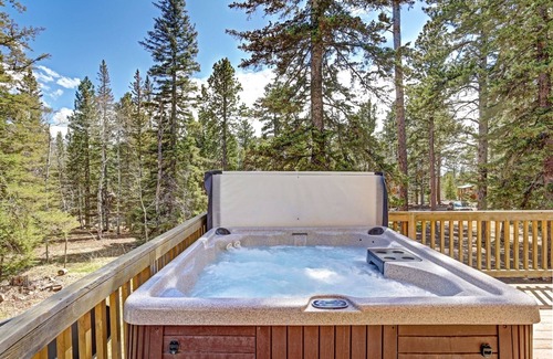 Lead Cabin | Buffalo Loft | 2 Bed, 2 Bath