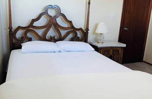 Depew Apartment | Buffalo Niagara international airport 2 minutes away from the house