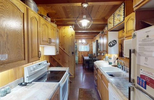Island Park Cabin | Buffalo River Retreat *Free Wifi, 2Br+Loft, Sleeps 6, Minutes to Buffalo River