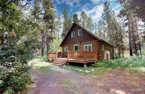 Island Park Cabin | Buffalo River Retreat *Free Wifi, 2Br+Loft, Sleeps 6, Minutes to Buffalo River
