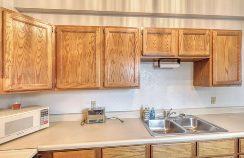 Deadwood House | Buffalo Thunder Lodge | 7 Bed, 5 Bath