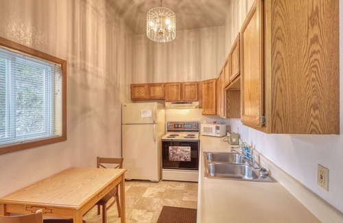 Deadwood House | Buffalo Thunder Lodge | 7 Bed, 5 Bath