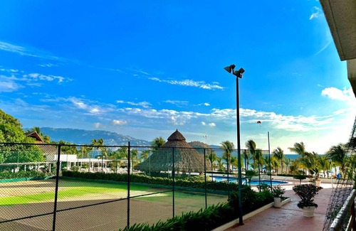 Costera Acapulco Apartment | Bugambilias