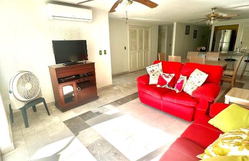 Costera Acapulco Apartment | Bugambilias