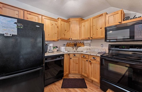 Fall River Estates Condo | Bugle Pointe A04 (Private Hot tub) River Views!