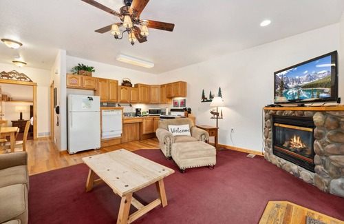 Fall River Estates Condo | Bugle Pointe A05 (Private Hot tub) River Views!